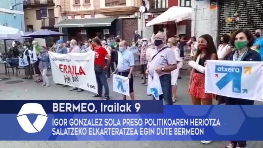 Igor Gonzalez Sola preso politikoaren heriotza salatzeko elkarteratzea egin dute Bermeon