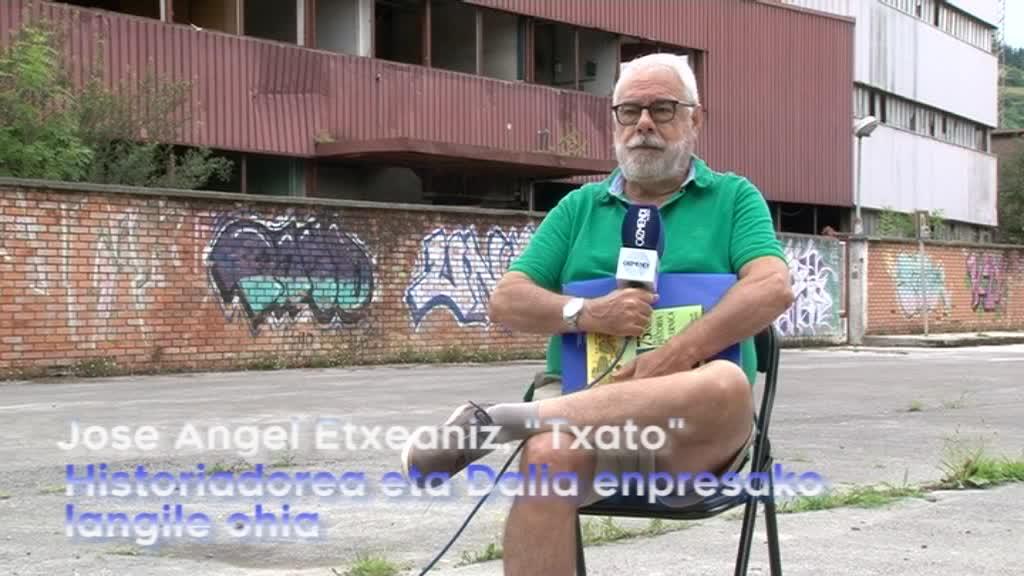 Guggenheim proiektuari buruz hitz egiten, Jose Angel "Txato" Etxaniz historiatzailearekin