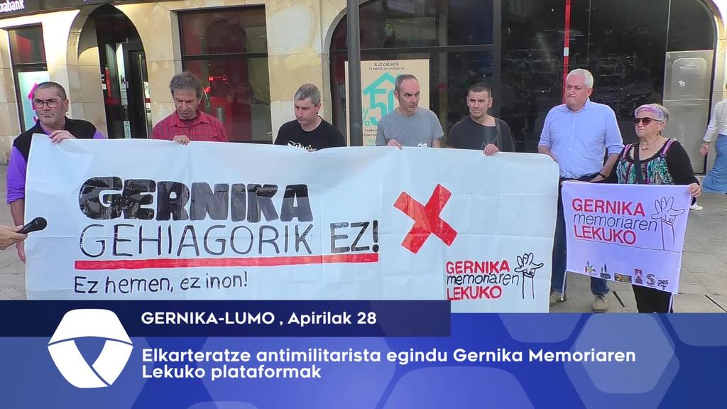  Elkarretaratze antimilitarista egin du Gernika Memoriaren Lekukok