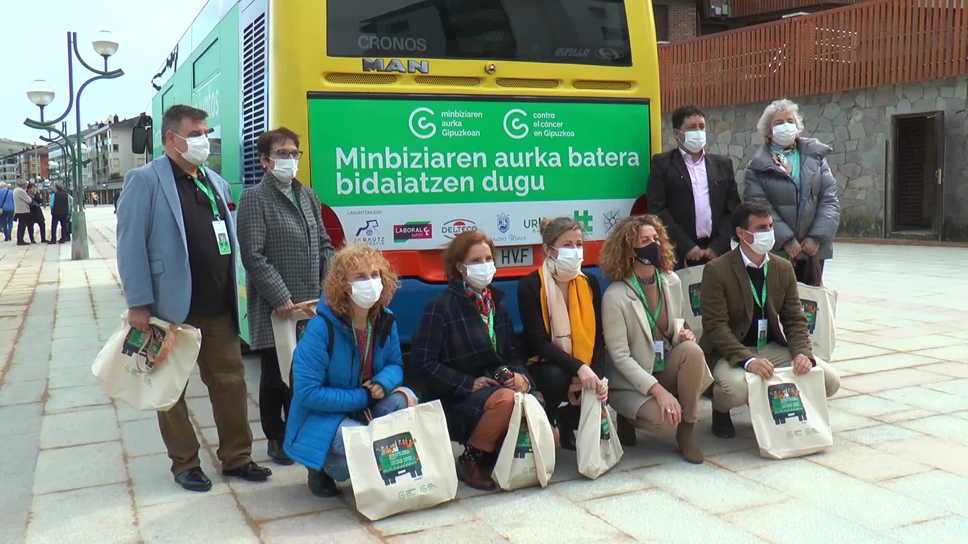 “Minbiziaren Aurkako Bus Aktiboa” aurkeztu dute