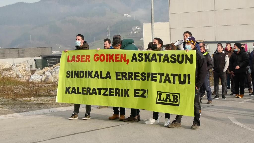 Hauteskunde sindikalak deitzeagatik Laser Goiken enpresak kaleratu dituen 4 langileen alde manifestatu dira